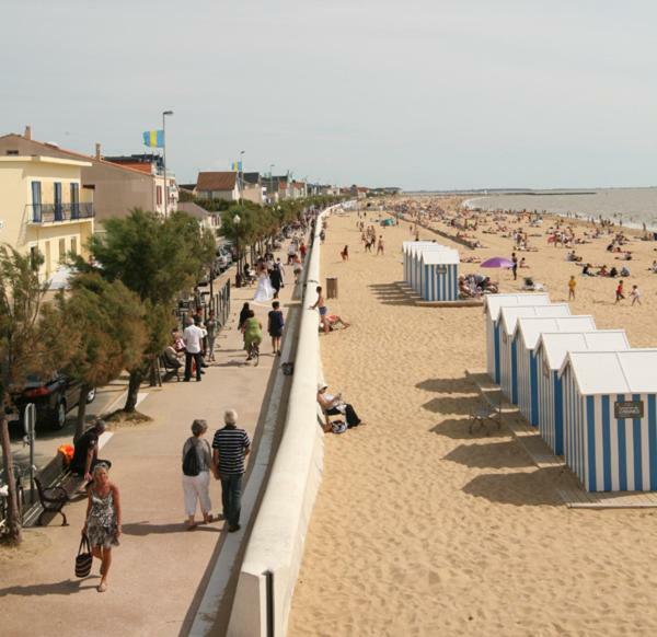 Maison De Charme A La Rochelle Croix-Chapeau Luaran gambar
