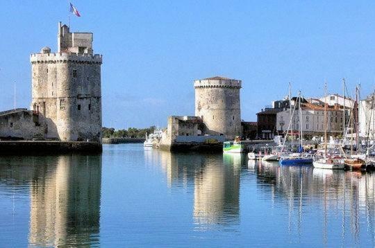 Maison De Charme A La Rochelle Croix-Chapeau Luaran gambar