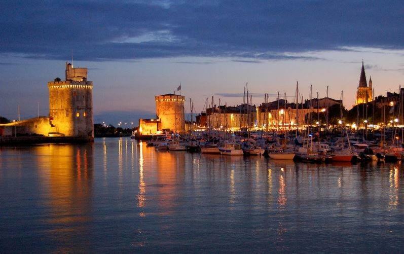 Maison De Charme A La Rochelle Croix-Chapeau Luaran gambar
